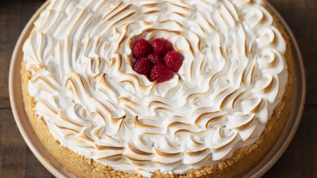Receta de pie de frambuesa con merengue: Te enseñamos a preparar este postre rico y fresco para las onces de primavera