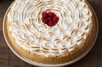 Receta de pie de frambuesa con merengue: Te enseñamos a preparar este postre rico y fresco para las onces de primavera