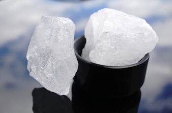 Producción de colágeno y aclarado de axilas: Estos son algunos de los usos que le puedes dar a la piedra de alumbre