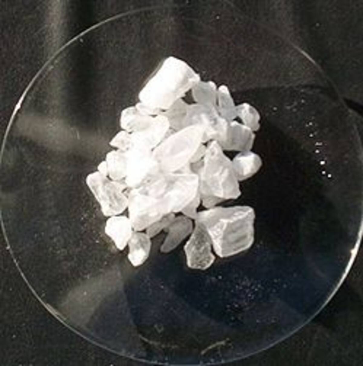 La piedra de alumbre te ayudará a recuperar la firmeza de la piel.