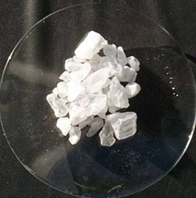La piedra de alumbre te ayudará a recuperar la firmeza de la piel.