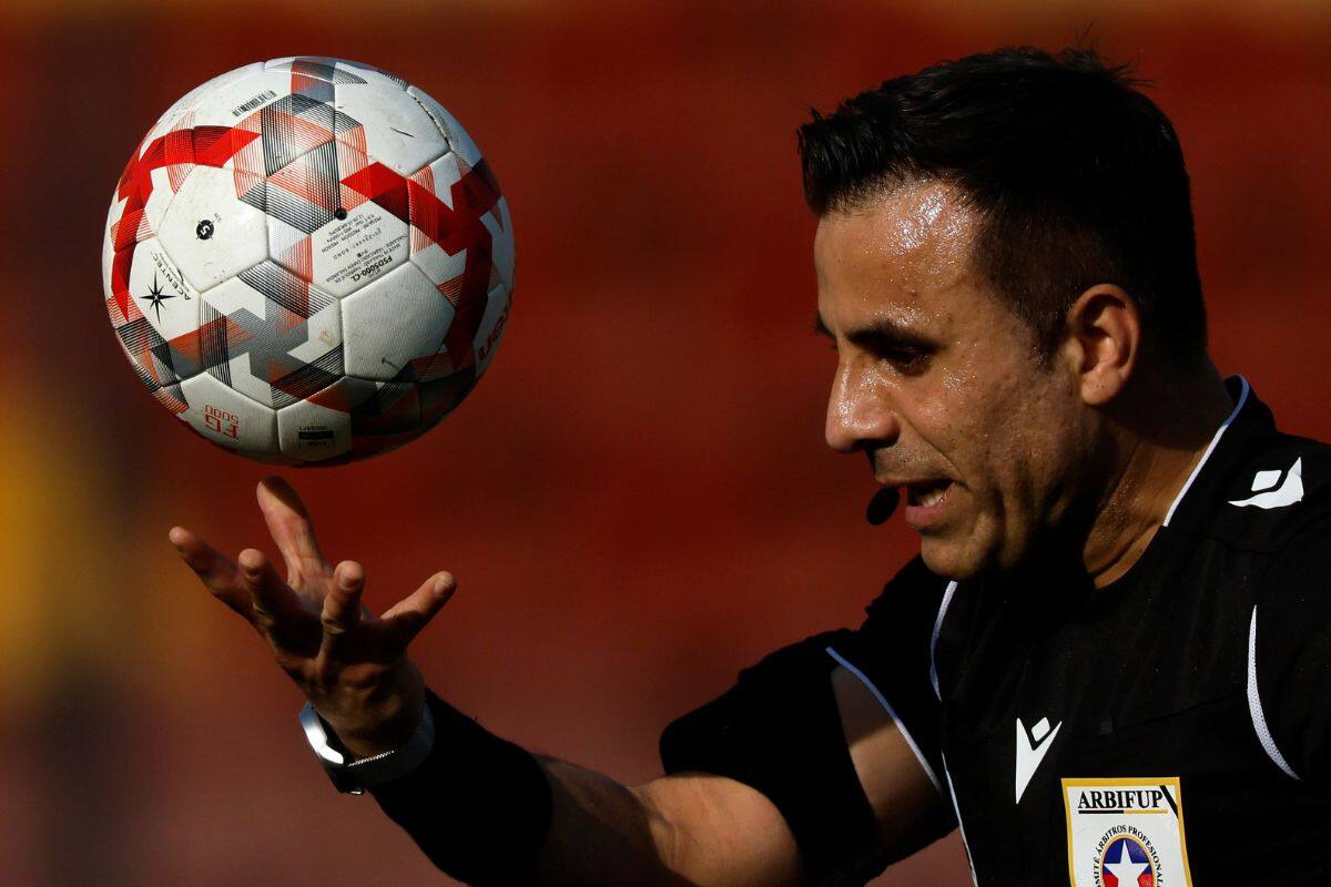El árbitro chileno no se presentó en el partido de la UC ante La Calera.