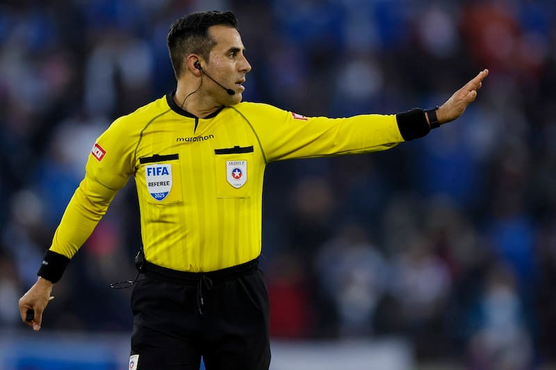Se llenó de críticas por su arbitraje en Copa Libertadores. Agencia Aton