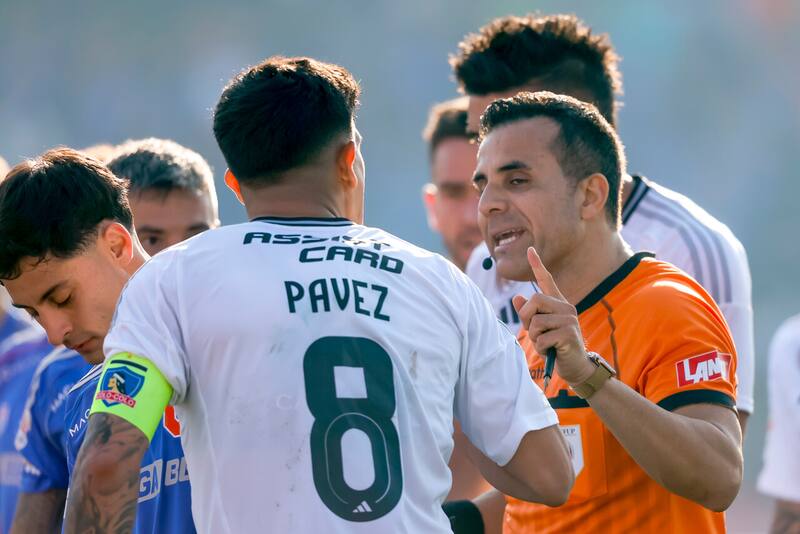 El capitán de Colo Colo fue expulsado ante la U. Foto: Aton.