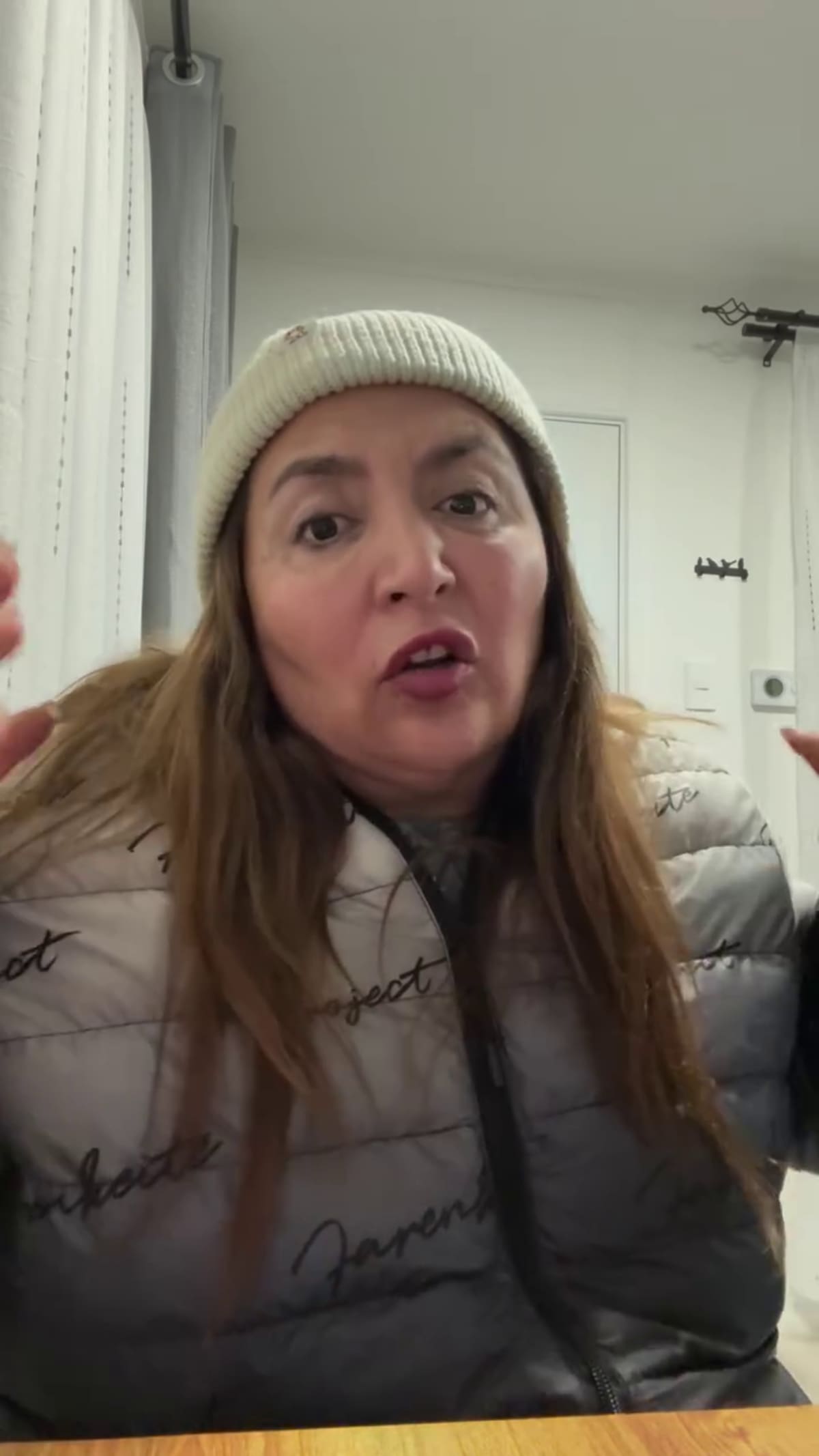 La ex chica reality subió hace un par de días un video en donde explica su supuesta participación mediante su reconocido sentido del humor.