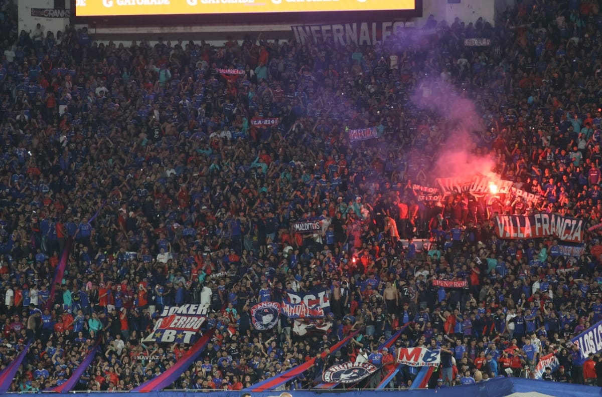Se reencontró con la hinchada de la U en el Estadio Nacional y no duda: “Es increíble, de las mejores”