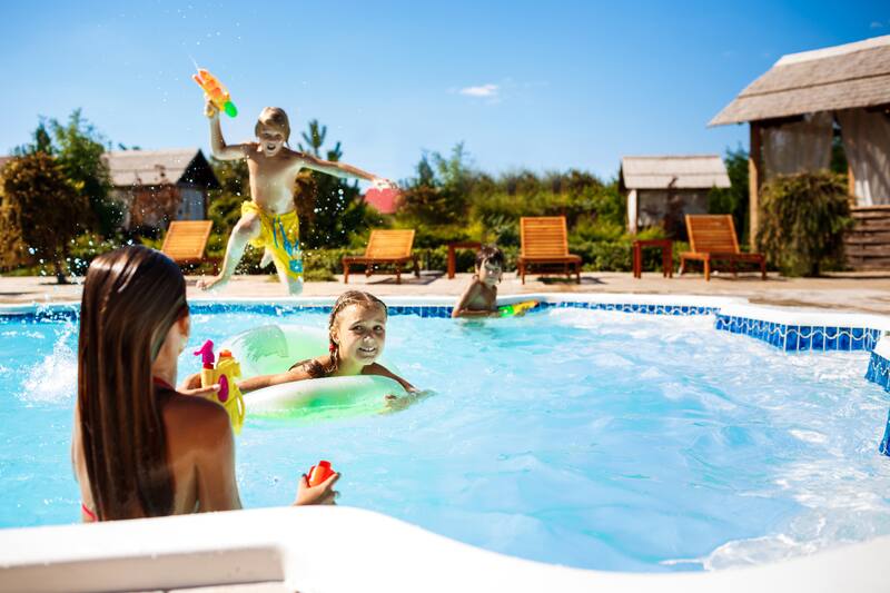 Este verano refréscate en algunos de los mejores parques acuáticos y piscinas de la capital.
