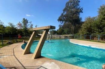 Esta gran piscina ubicada en Villa Alemana es ideal para visitar el próximo 1 de enero