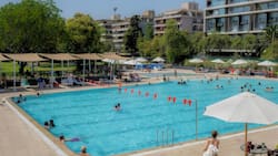Esta piscina a pasos de una estación de Metro es ideal para refrescarse durante las vacaciones sin salir de Santiago