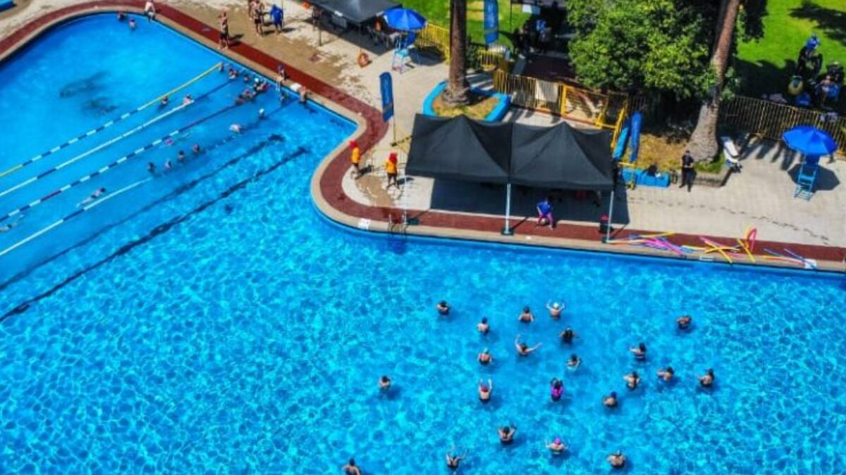 El panorama gratuito para las vacaciones 2026: Santiago inaugura el verano con la apertura de la piscina del Parque O’Higgins