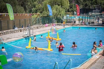 A solo una hora de Santiago: Este balneario es la mejor alternativa para capear el calor del verano