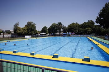 Piscina Municipal de Estación Central: Revisa los detalles de este imperdible panorama para capear el calor en la RM