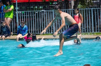 Piscina gratuita de La Pintana ya abrió sus puertas para la temporada de verano 2026