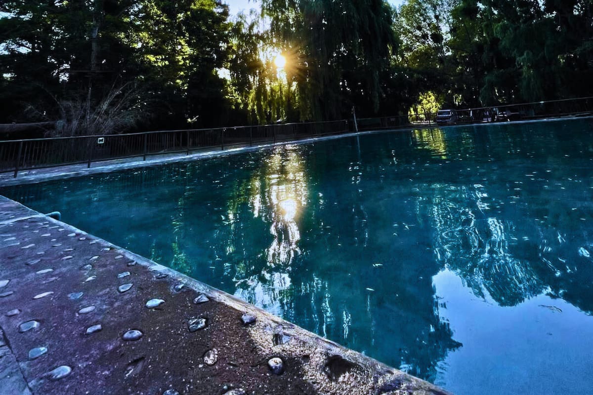 Lugar perfecto para refrescar la tarde. Créditos: @campingtrespalos vía Instagram.