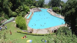 Esta es la espectacular piscina al aire libre que queda en pleno centro de Santiago: Panorama ideal con niños