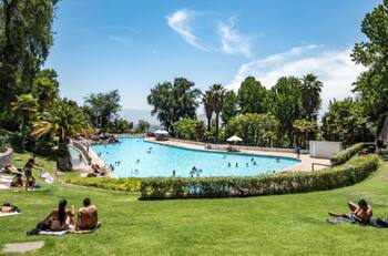 Estas son las mejores cinco piscinas públicas en Santiago según la nueva IA DeepSeek