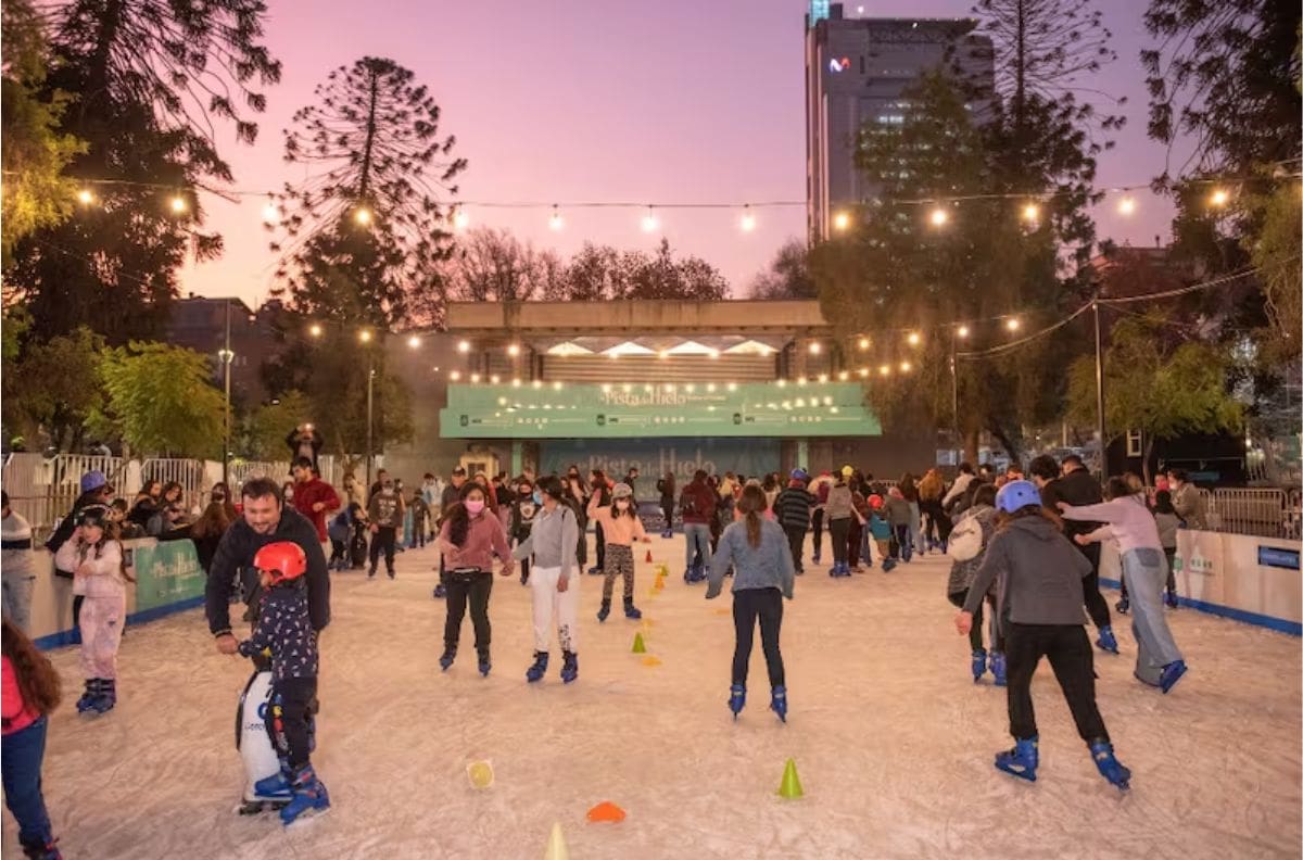 Un clásico mundial que cada vez pega más en Chile: las mejores pistas de patinaje sobre hielo para este invierno