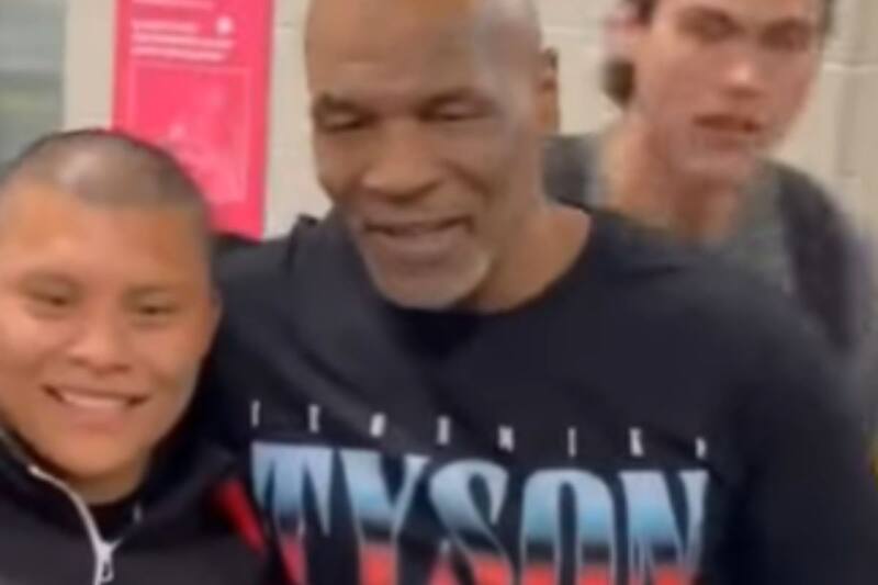 'Pitbull' Cruz por fin conoció a Mike Tyson. (Captura de video)