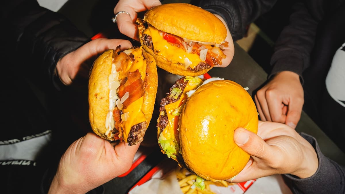 Ideal para los días fríos: el imperdible local de smash burgers que la rompe en Puente Alto