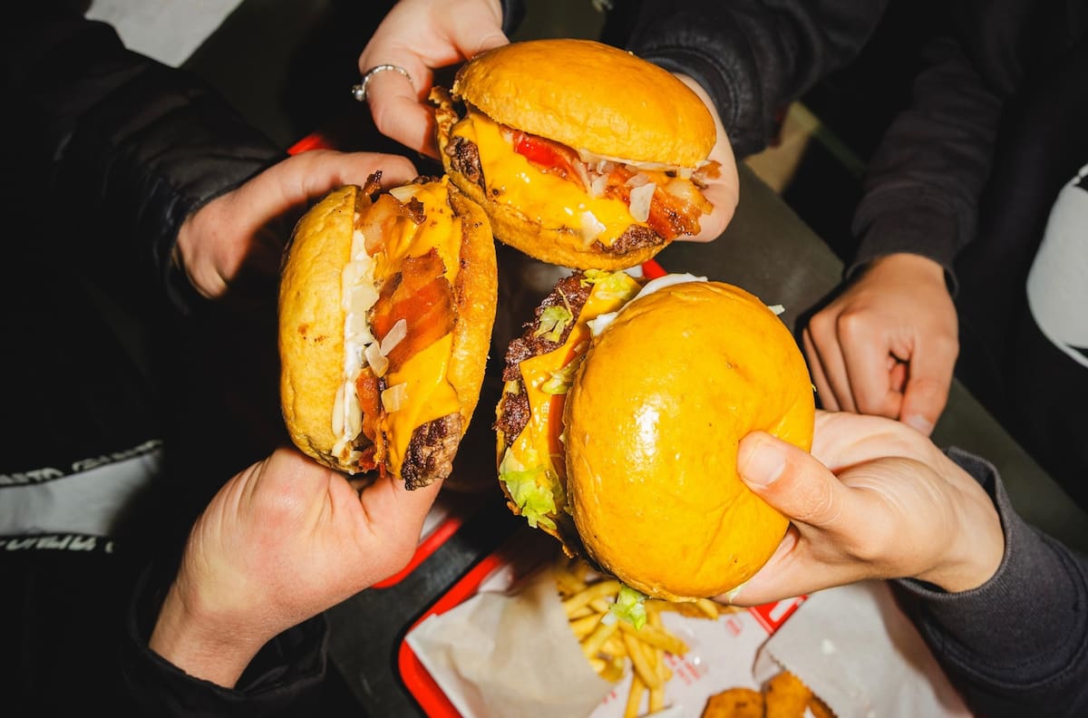 Ideal para los días fríos: el imperdible local de smash burgers que la rompe en Puente Alto
