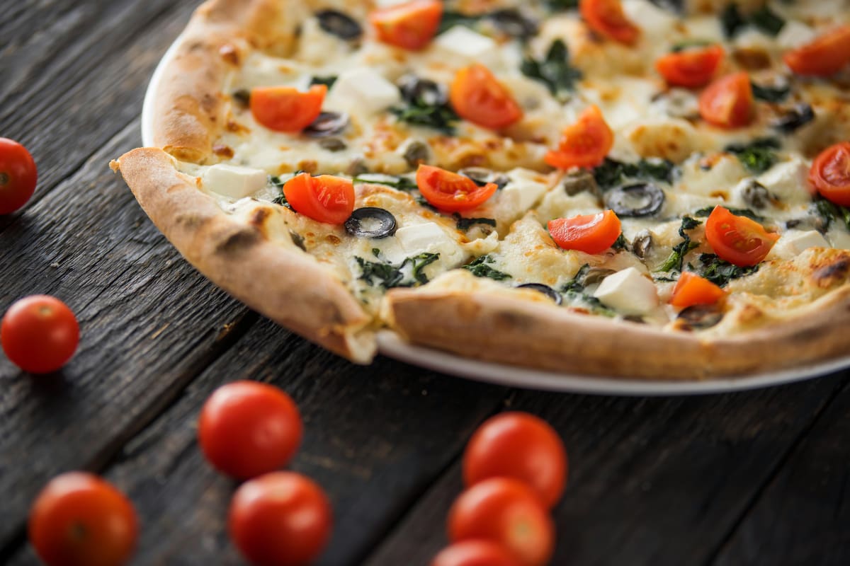 Platos tradicionales italianos como la pizza y el gelato quedarían vetados del comercio nocturno de la ciudad turística.