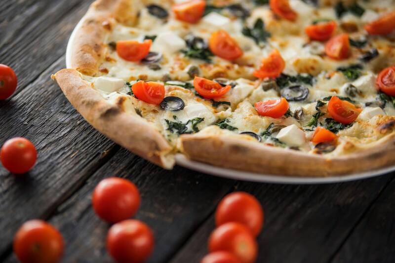 Platos tradicionales italianos como la pizza y el gelato quedarían vetados del comercio nocturno de la ciudad turística.
