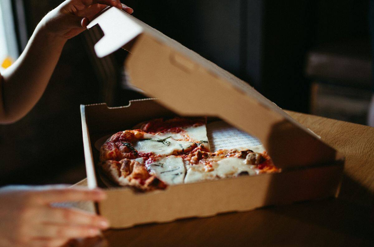 Tras pérdidas de $79 mil millones en Chile: Famosa cadena de pizzas llega a otro país de América Latina