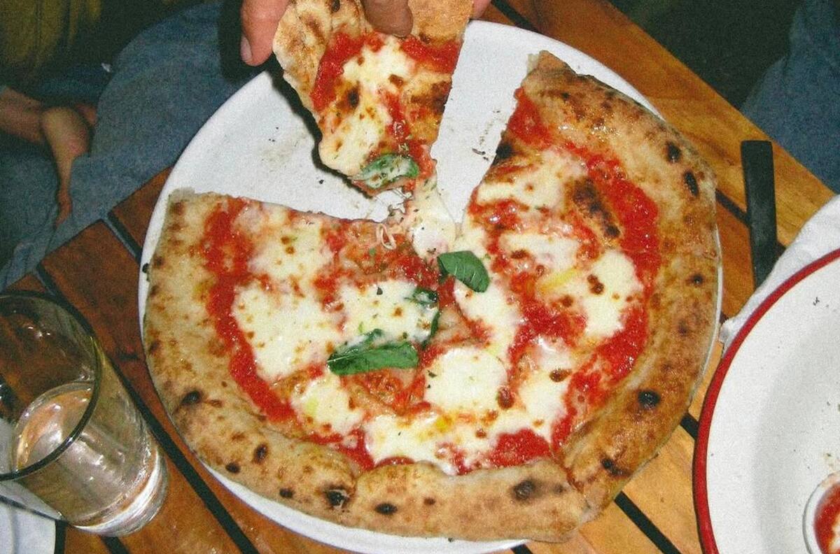 Con más de 90 opciones: La pizzería artesanal que la rompe en Providencia