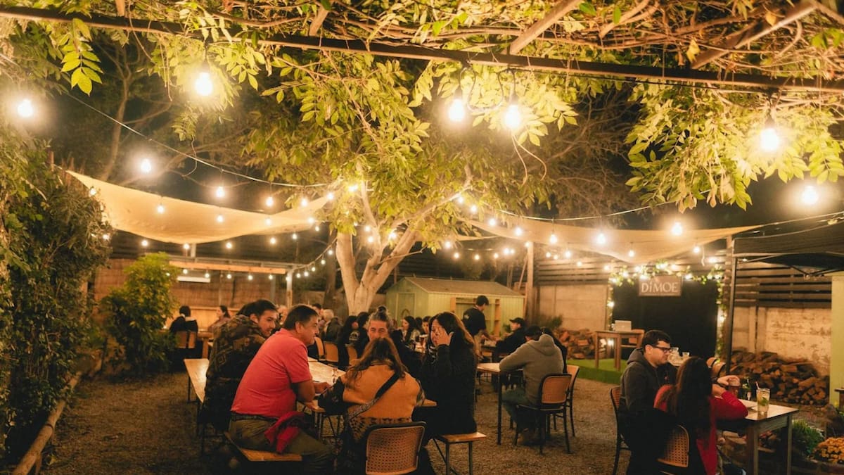 Se ubica en Paine: Esta pizzería y restobar es el lugar perfecto para ir con amigos y amigas en estas vacaciones de verano