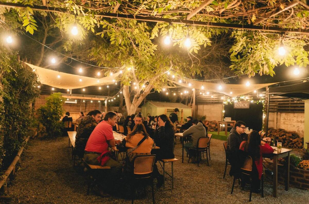 Se ubica en Paine: Esta pizzería y restobar es el lugar perfecto para ir con amigos y amigas en estas vacaciones de verano