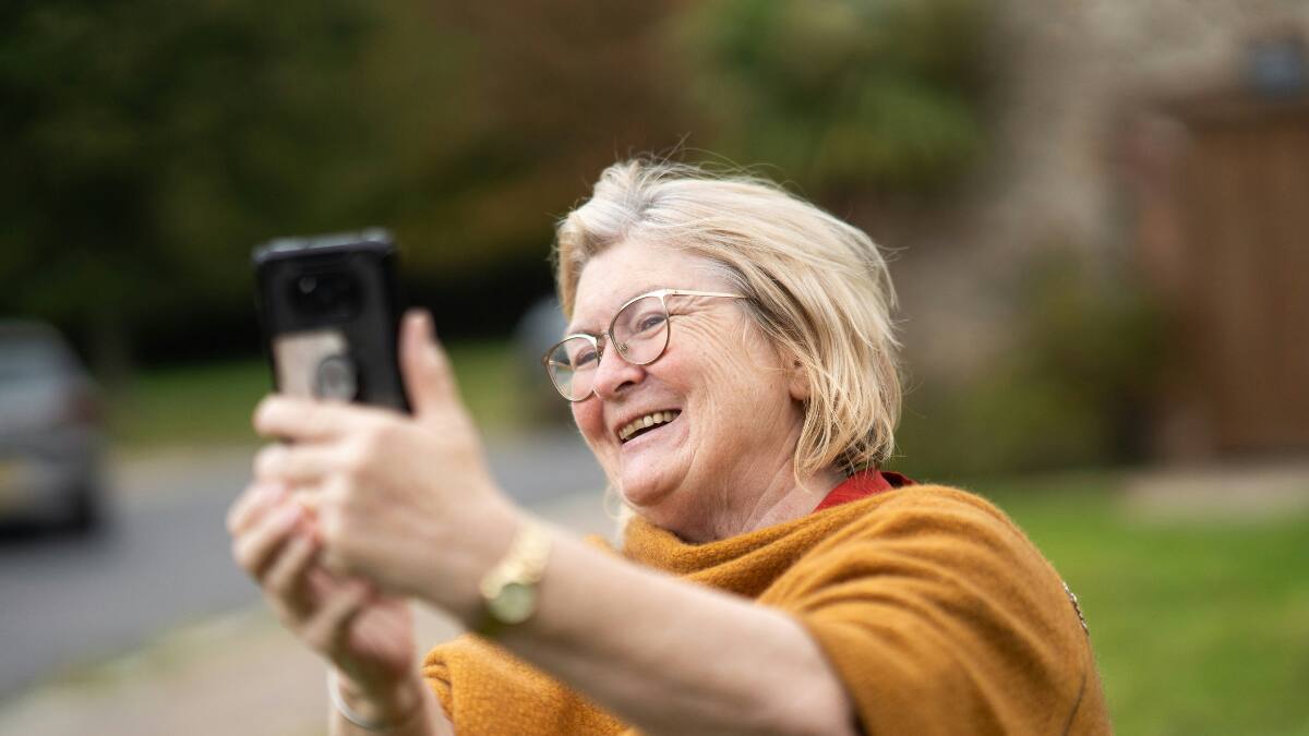 Pensionados pueden acceder a planes de teléfono a solo $3.990: Estos son los únicos DOS requisitos
