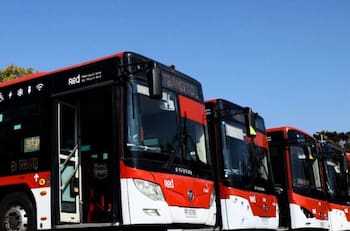 Presentan plan piloto para utilizar el reconocimiento facial en buses RED: Así funcionará este método de pago en Chile
