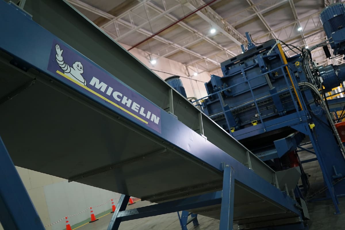 Esta es la primera planta de reciclaje de neumáticos gigantes de Michelin en el mundo.