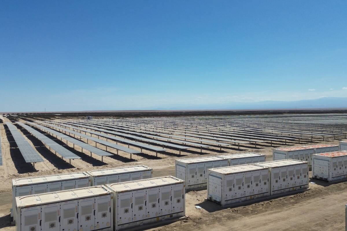 La nueva planta de energía solar fotovoltáica permitirá entregar más de seis horas de electricidad durante las horas de la noche.
