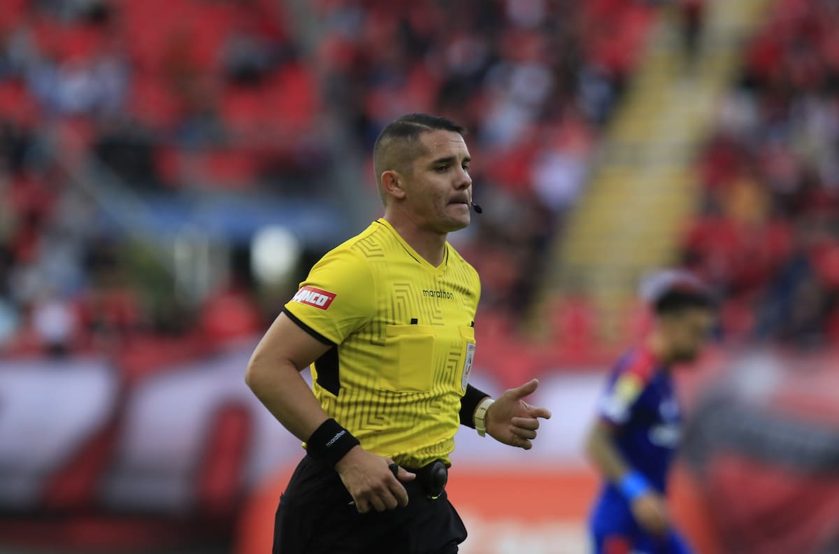 “Nos sentimos perjudicados”: en el camarín de la U alzan la voz y cargan contra el arbitraje