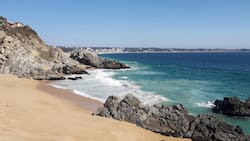 Esta playa escondida en Algarrobo es perfecta para descansar y apreciar el mar: A una hora y 36 minutos de Santiago