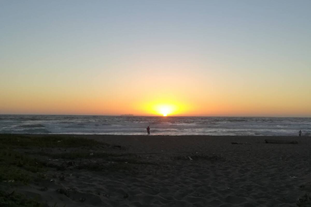 Este bello oasis es perfecto para disfrutar de una vista privilegiada del ocaso sobre el mar. Créditos: Google Maps.