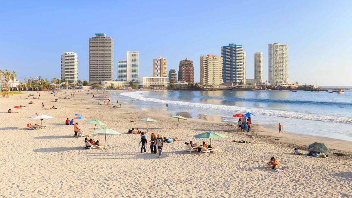 ¿Cuánto cuesta viajar a Iquique en verano?: Precio de los pasajes, hospedajes y grandes panoramas para realizar en familia