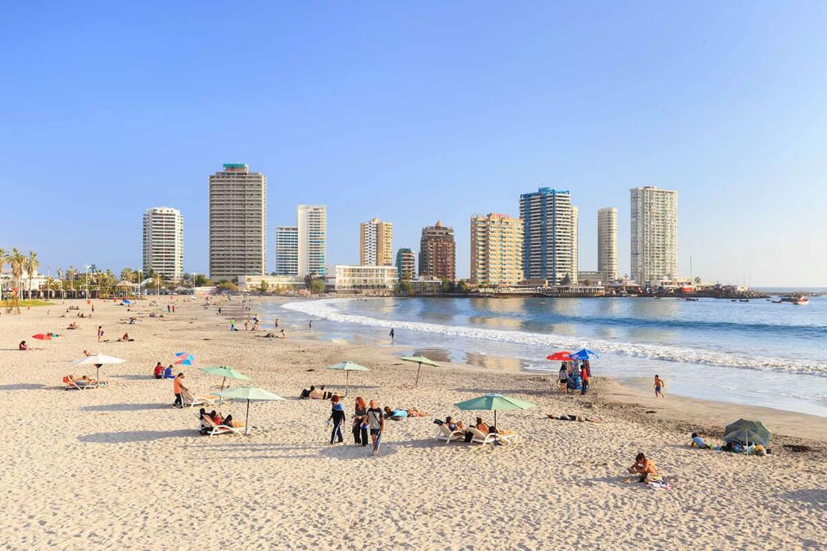 Es uno de los balnearios más populares en Iquique, y es ideal para capear el calor.
Créditos: Playas de Chile.