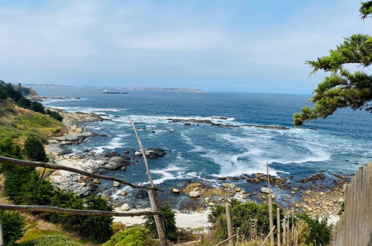 Un paraíso escondido a menos de 2 horas de Santiago: Esta playa de arena blanca y aguas cristalinas es ideal para ir en verano
