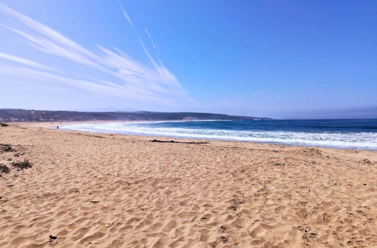 A menos de 2 horas de Santiago: Esta playa apta para el baño es la mejor para visitar en febrero