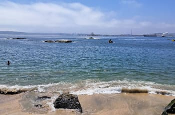 Descubre esta playa escondida en la quinta región ideal para visitar con niños durante el verano