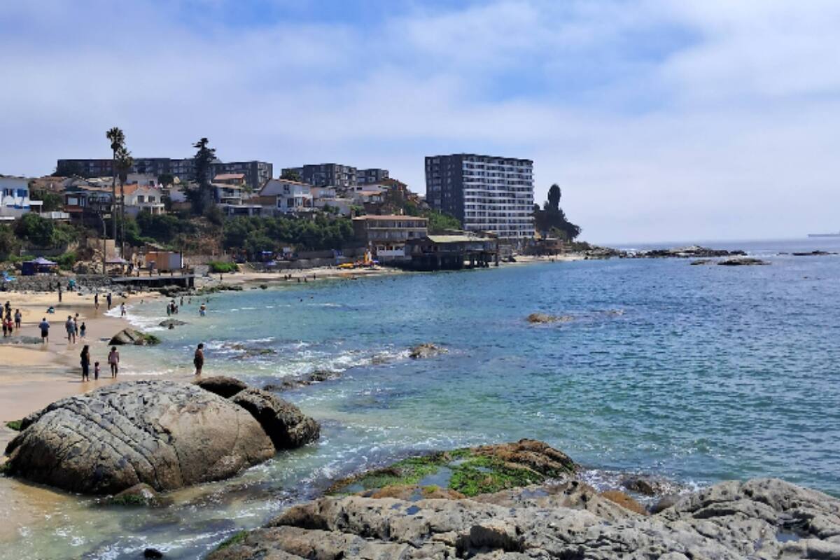 El lugar cuenta con una amplia oferta de locales comerciales en sus alrededores, para hacer tu estadía más cómoda. Créditos: Google Maps.