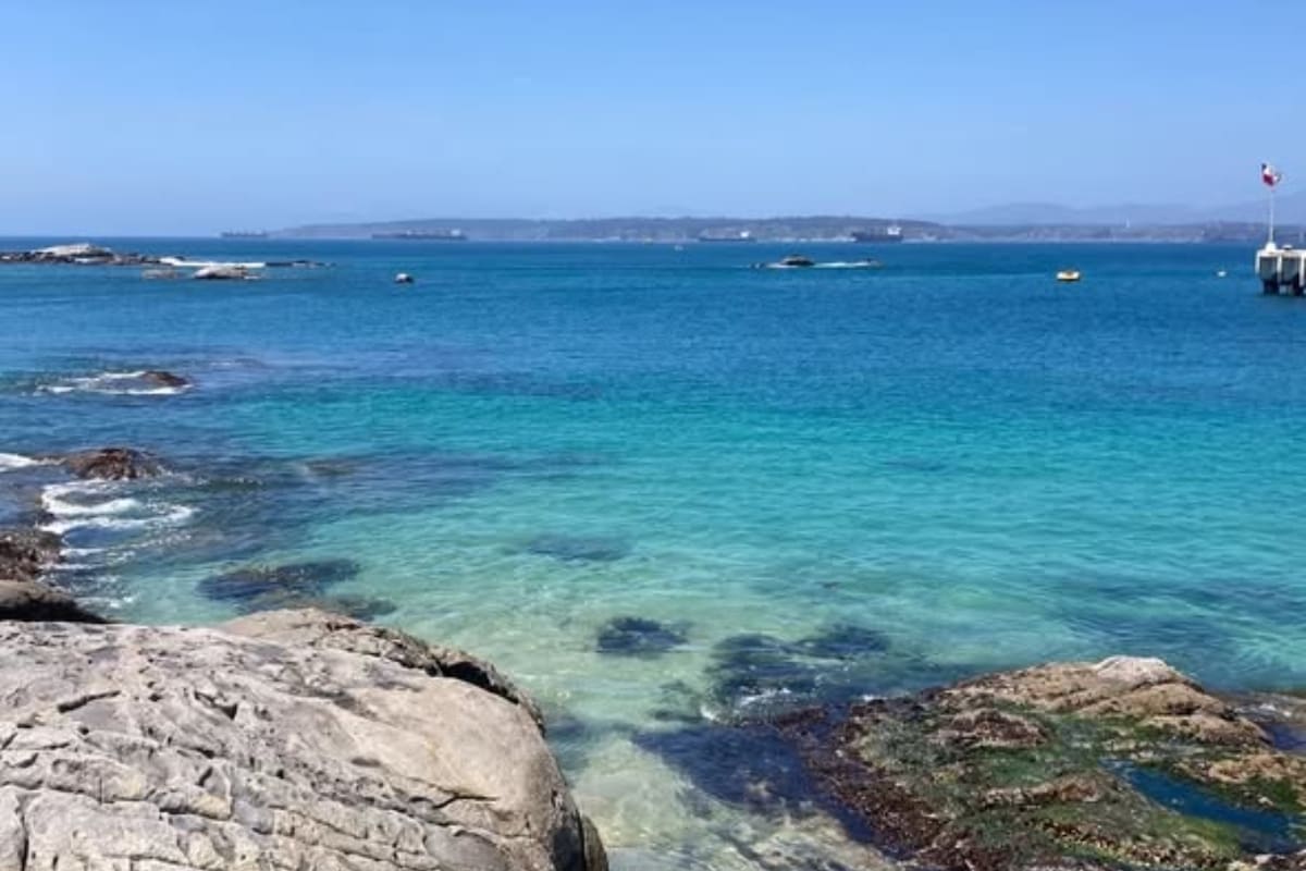 Arena dorada, aguas tranquilas y un espacio ideal para ir en familia.
Foto:@Facebook Quintero Histórico.