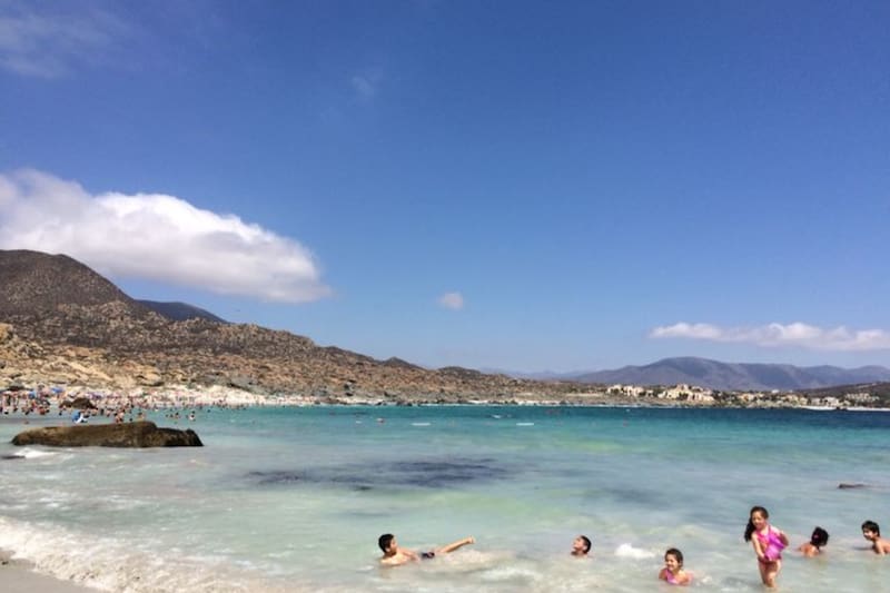 Para llegar a este balneario oculto se debe seguir por un caminito, el que no permite el acceso de vehículos. Foto: Pinterest.