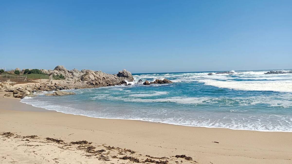 Esta playa escondida del Litoral Central te capturará con sus aguas turquesas y su oleaje calmo