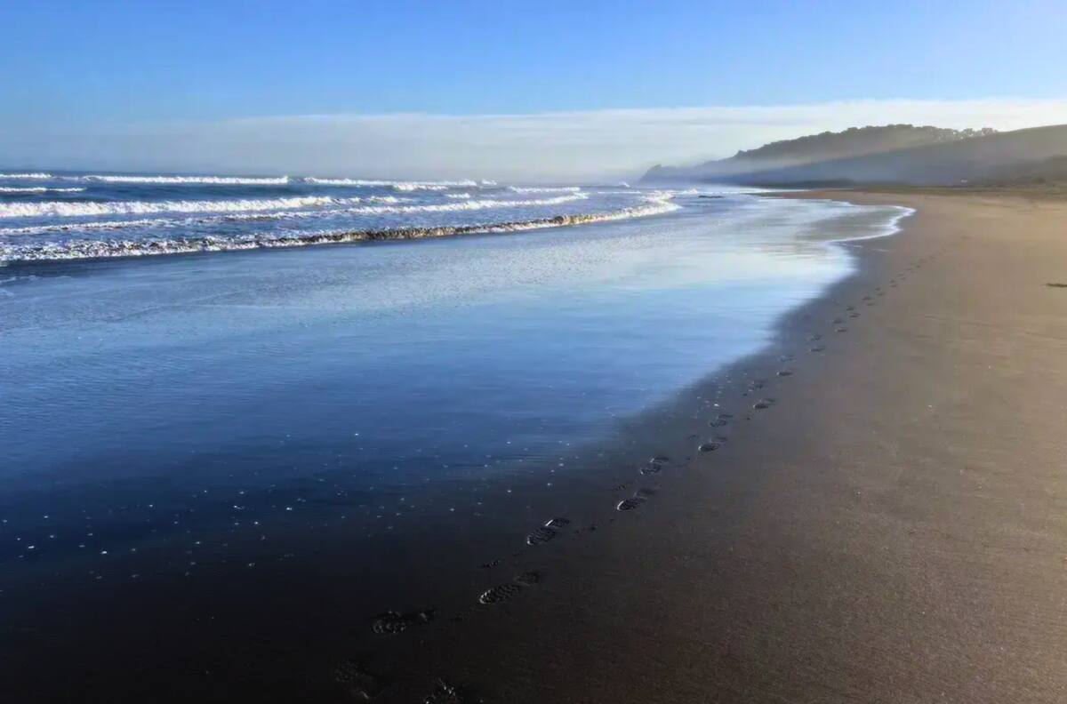 Playa Las Brisas: el rincón tranquilo del Litoral Central ideal para despedir el verano