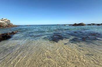 Esta playa a casi dos horas de Santiago es ideal para viajar con niños este verano