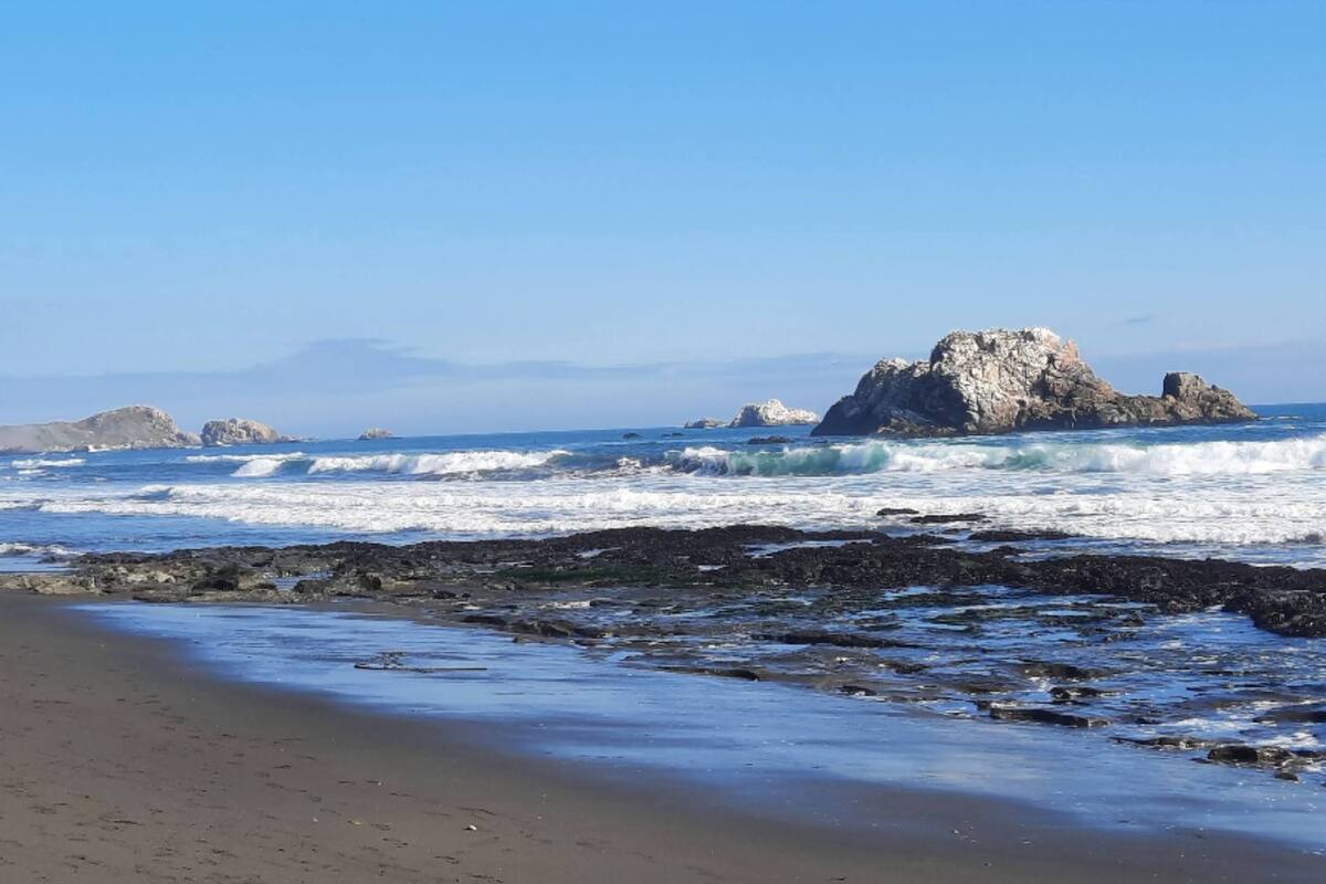 Estas playas están cerca de Santiago y son aptas para el baño.
Créditos: Google Maps.