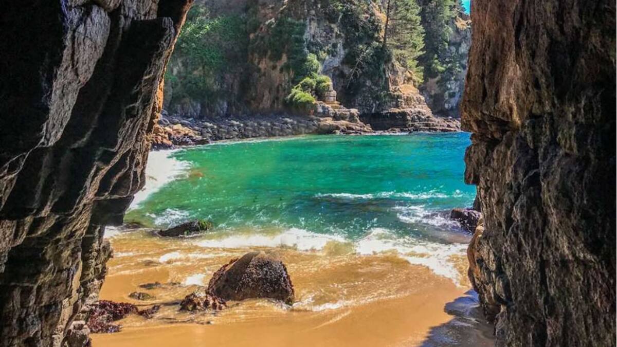 Te sentirás en otro país: La playa oculta del sur de Chile que encanta por su arena blanca y aguas turquesas